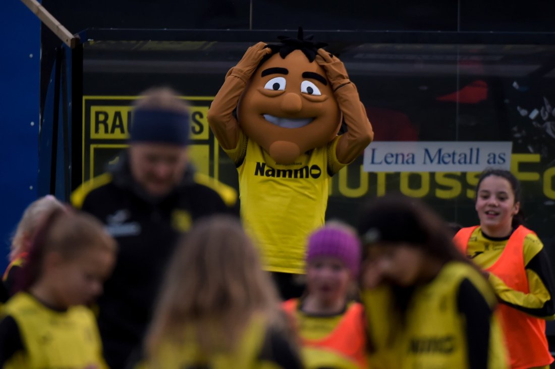 kruttn jentefotballdag.jpg