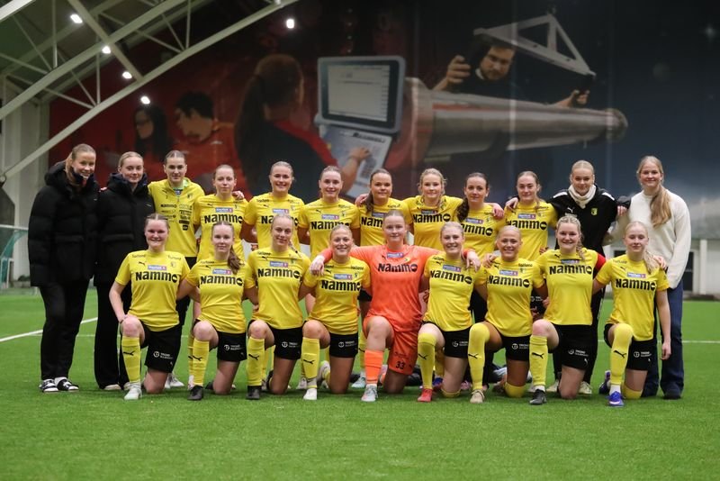 Lagbilde fra lørdagens treningskamp mot Hamkam (Foto: Sølvar Flatmo)