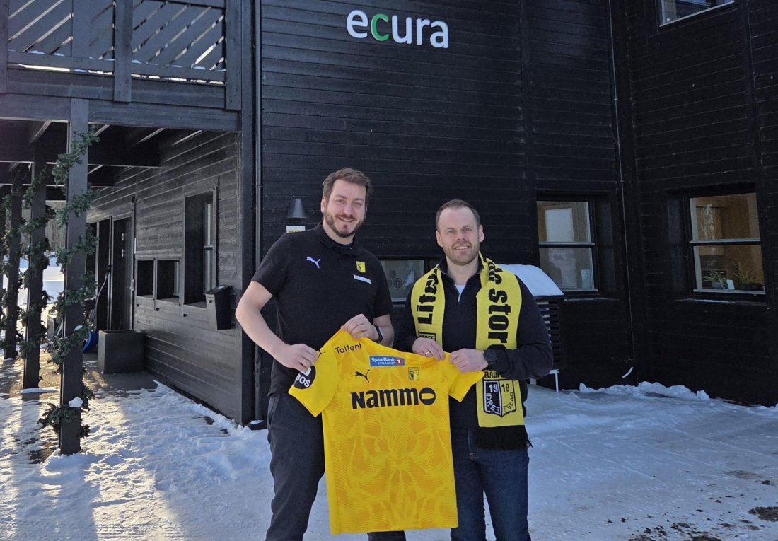 Jan Olav Paulsen fra Raufoss Fotball marked sammen med Jonny Løkken i Ecura (tidligere Raufoss-spiller)